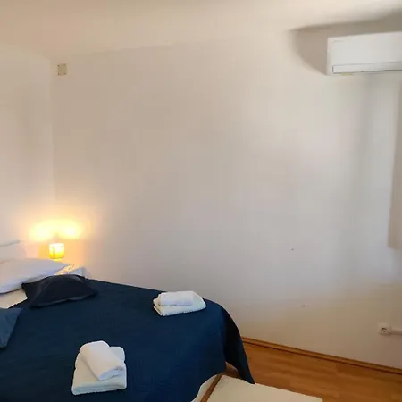 Lore Primošten