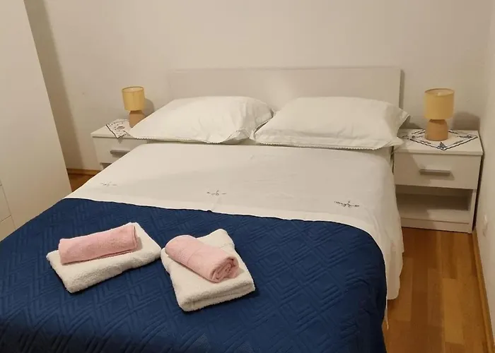 Lore Gostinjska kuća